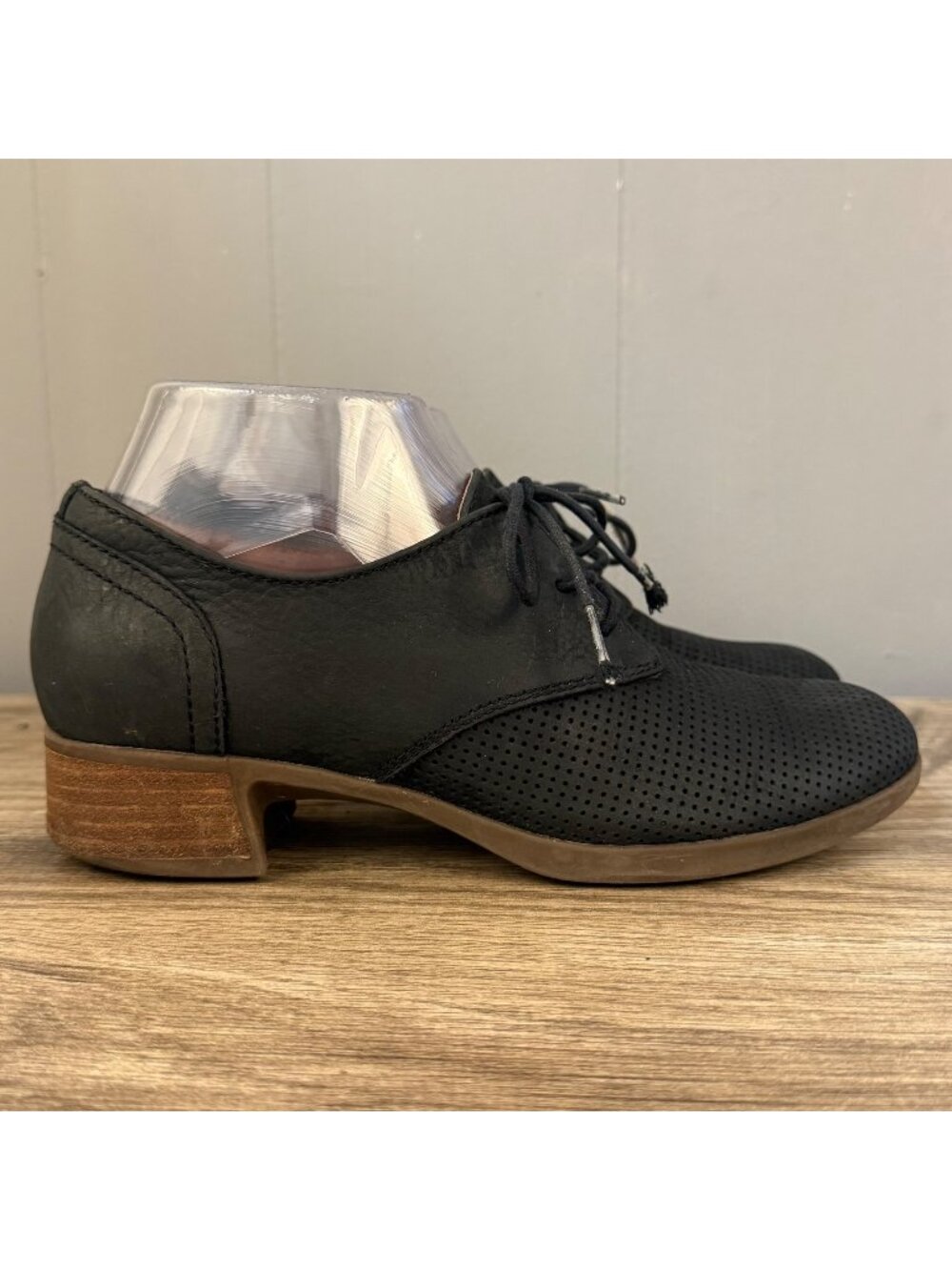 Dansko Black Perforated Leather Lace-Up Oxford Shoes Size 36